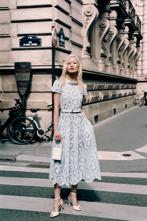 Nowa Era Romantyzmu: Self-Portrait w pastelowych barwach