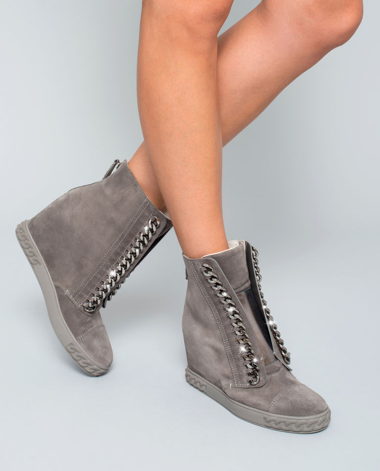 Sneakersy na koturnie