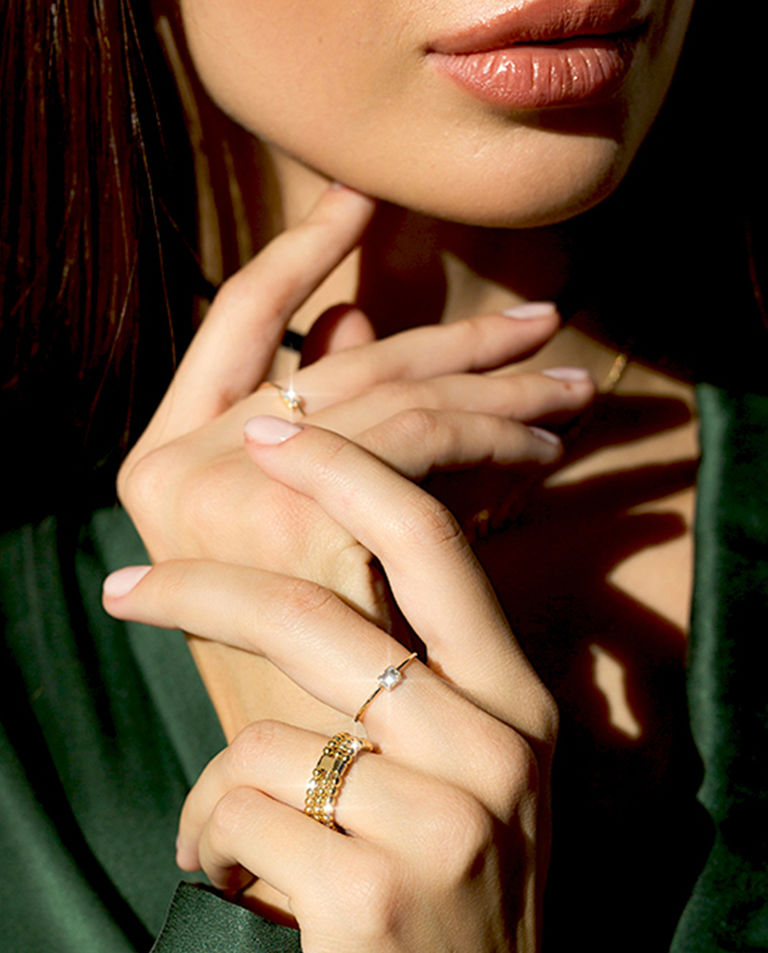 Złoty pierścionek z diamentem baguette