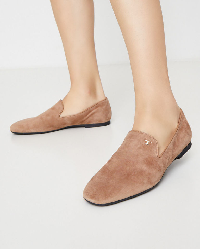 Beżowe zamszowe loafery