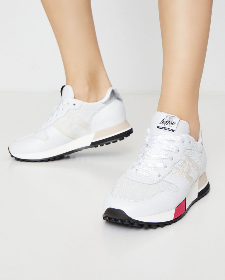 Białe sneakersy H383
