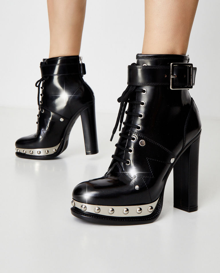 Skórzane botki na obcasie