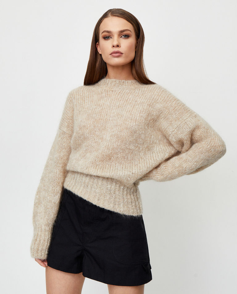 Beżowy sweter z moheru Estelle