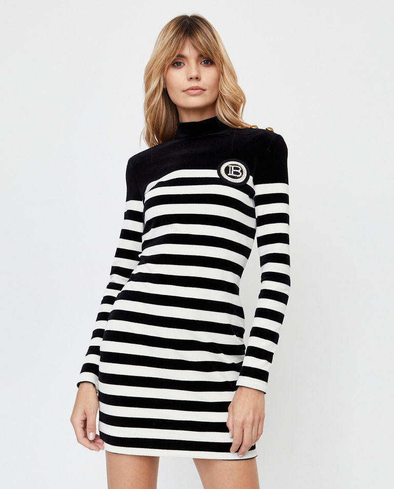 Sukienka w paski z kryształową naszywką