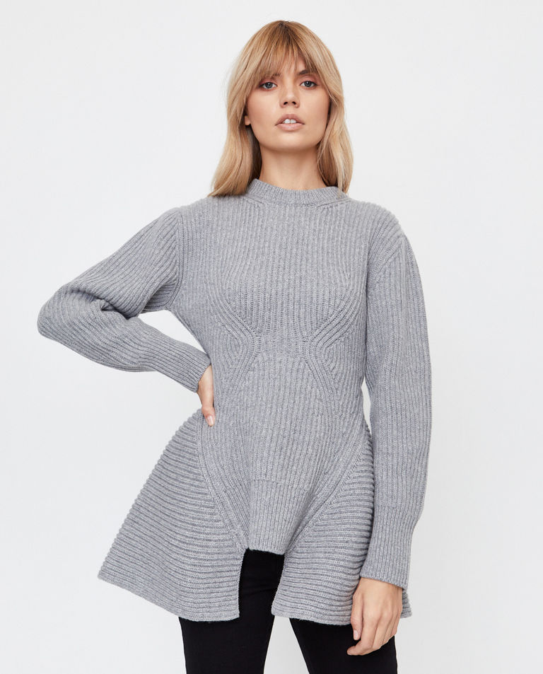 Szary sweter z wełny