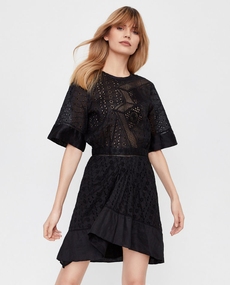 Czarna ażurowa sukienka