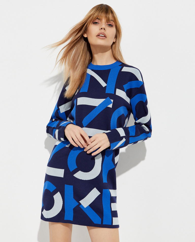 Żakardowa sukienka z monogramem