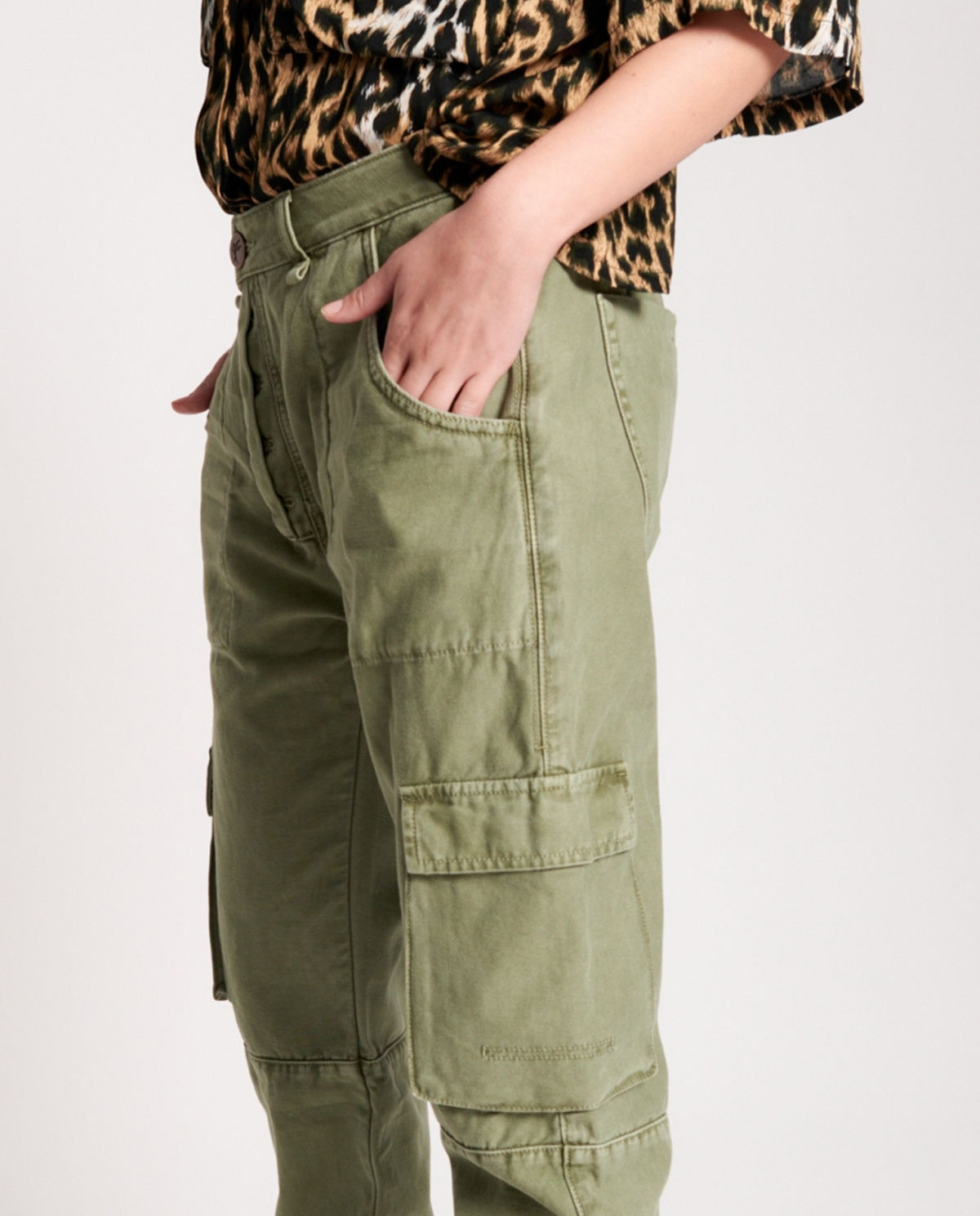 Zielone spodnie Revolution Cargo Low Waist - Image #4