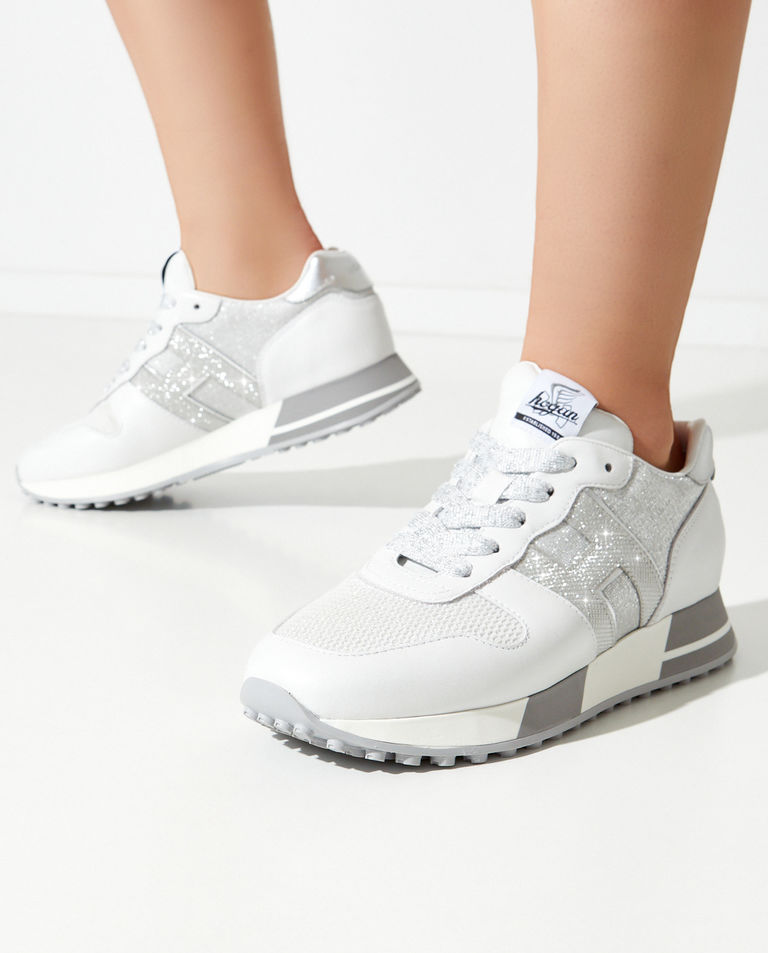 Srebrne sneakersy H383