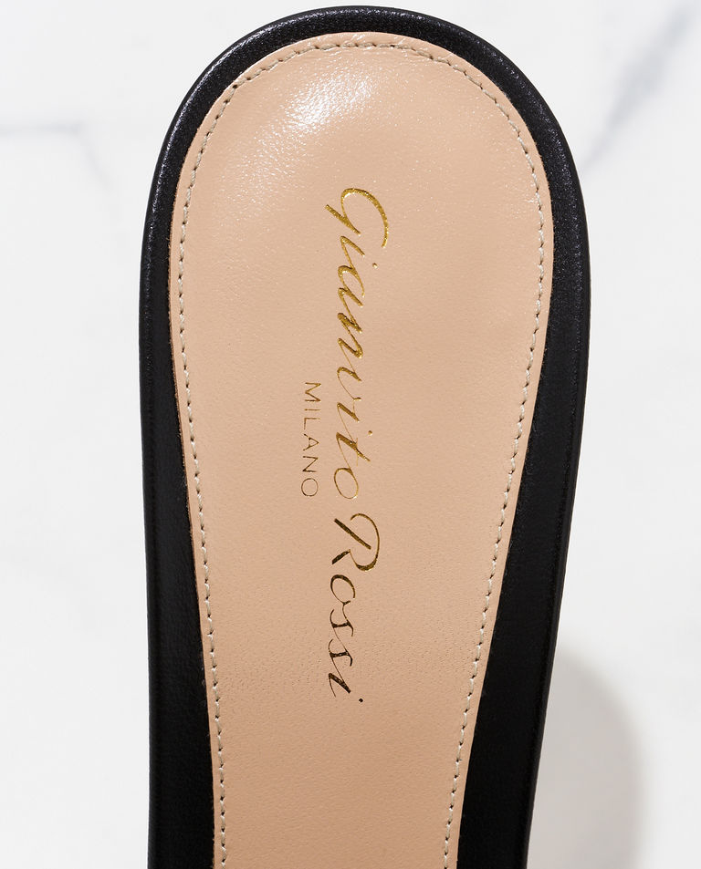 Czarne klapki z PVC - Image #5