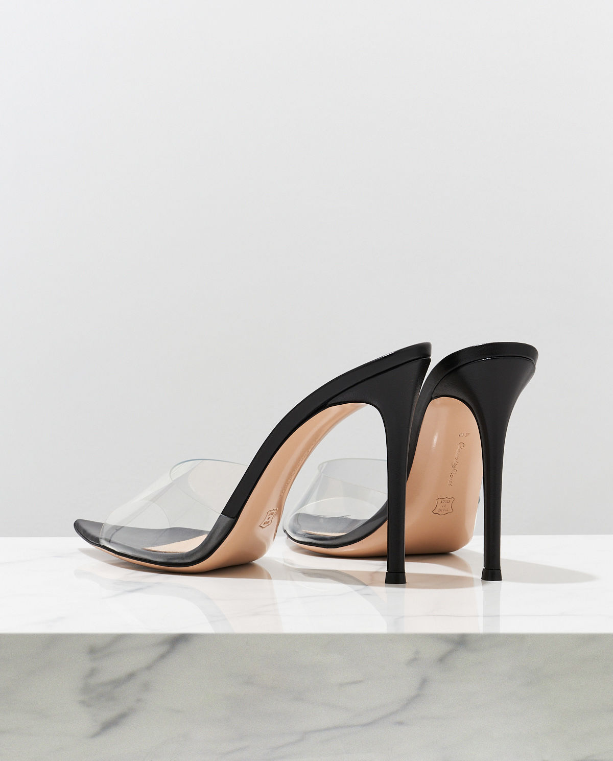 Czarne klapki z PVC - Image #2