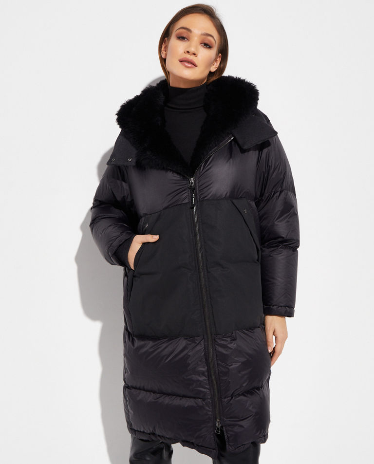 Czarny płaszcz puchowy