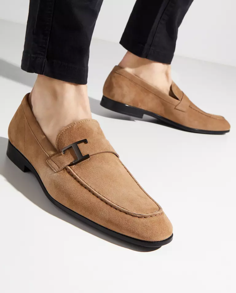 Brązowe loafery z monogramem