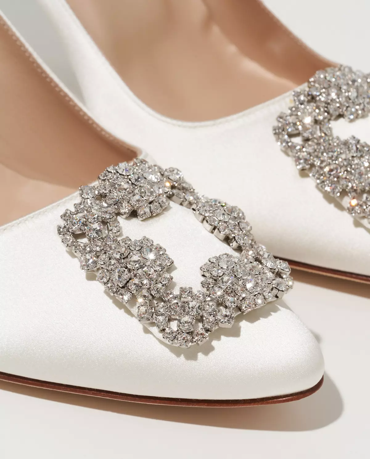 Satynowe szpilki Hangisi - Image #3