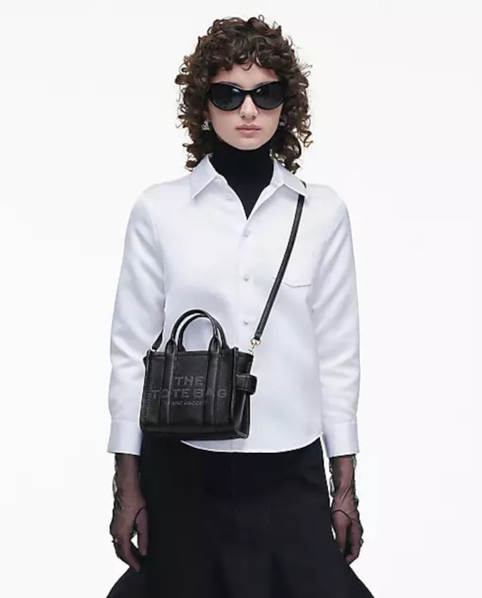 Czarna torebka the Leather Crossbody Tote - Image #1