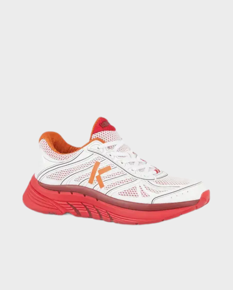 Białe sneakersy z czerwoną podeszwą