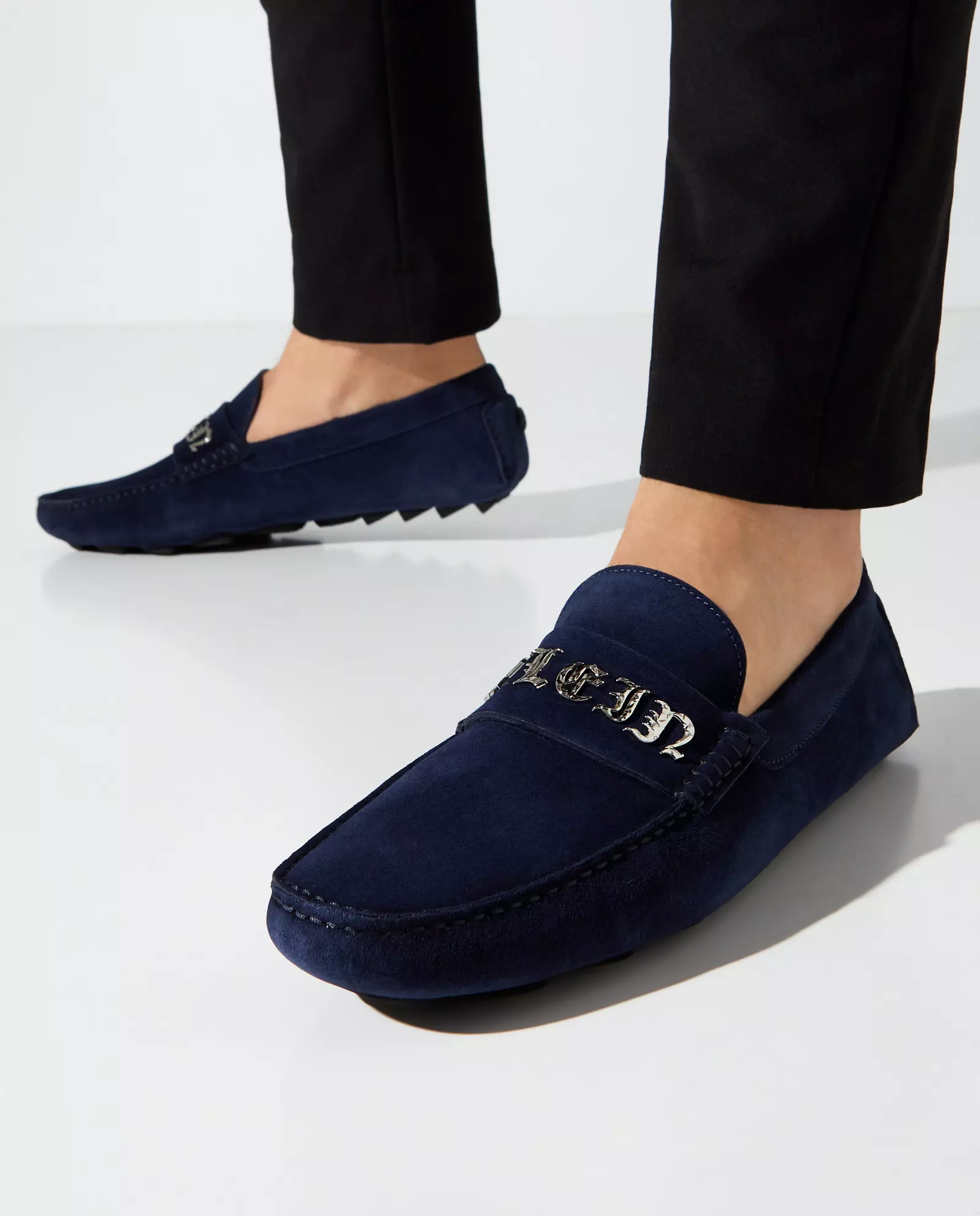 Granatowe zamszowe mokasyny z logo - Image #1