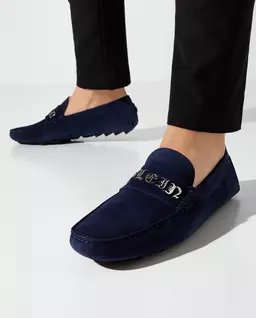 Granatowe zamszowe mokasyny z logo - Image #1