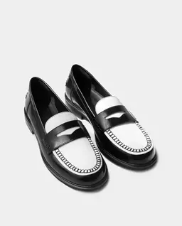 Czarno-białe loafersy ze skóry - Image #1