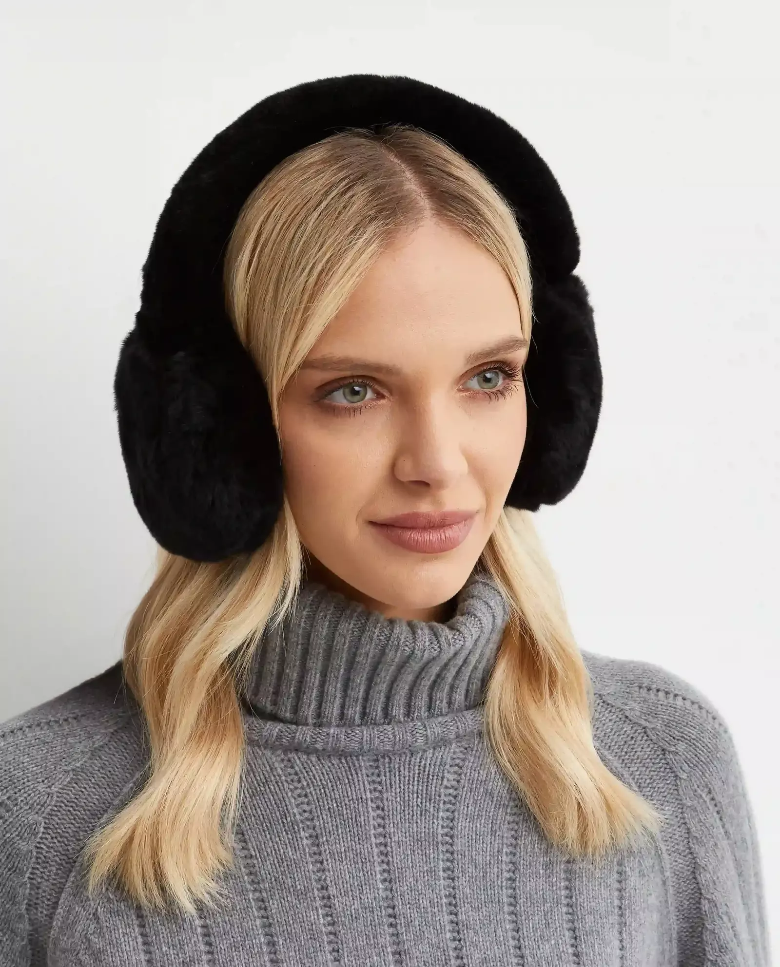 Czarne futrzane nauszniki - Image #1