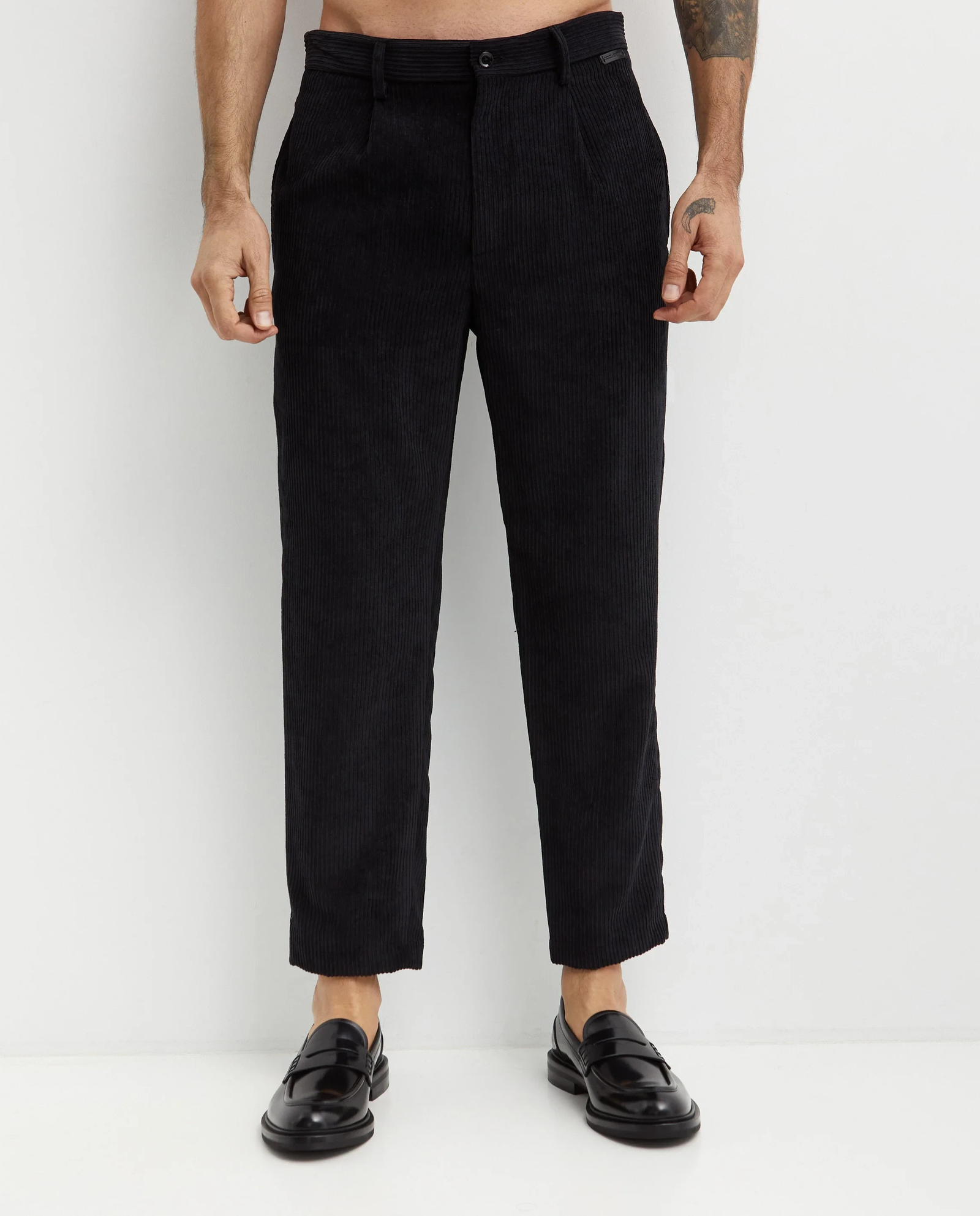 Czarne spodnie sztruksowe - Image #0