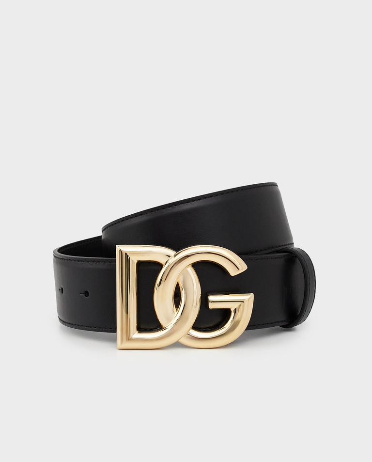 Pasek ze złotą klamrą w kształcie logo