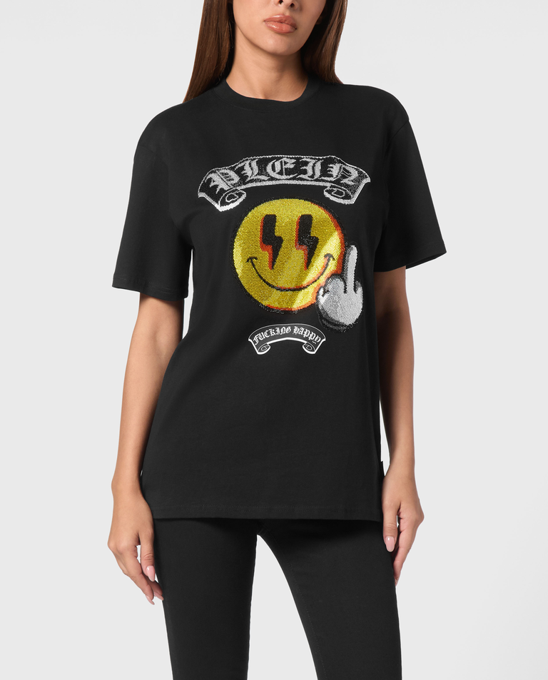 Czarny t-shirt o luźnym kroju