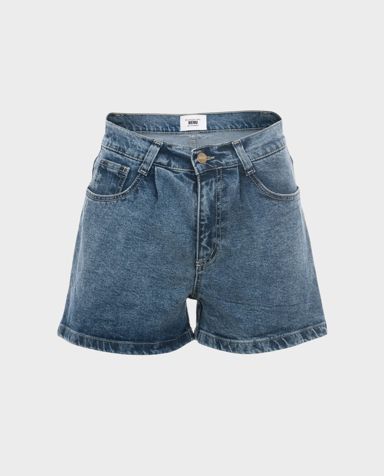 Niebieskie spodenki jeansowe