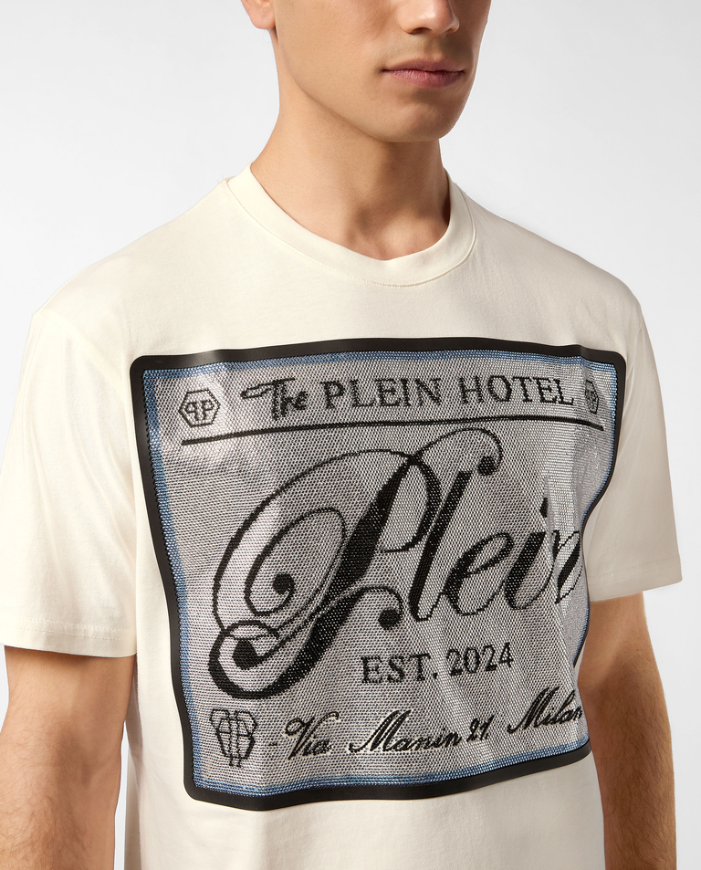 Biały t-shirt z kryształową aplikacją - Image #3