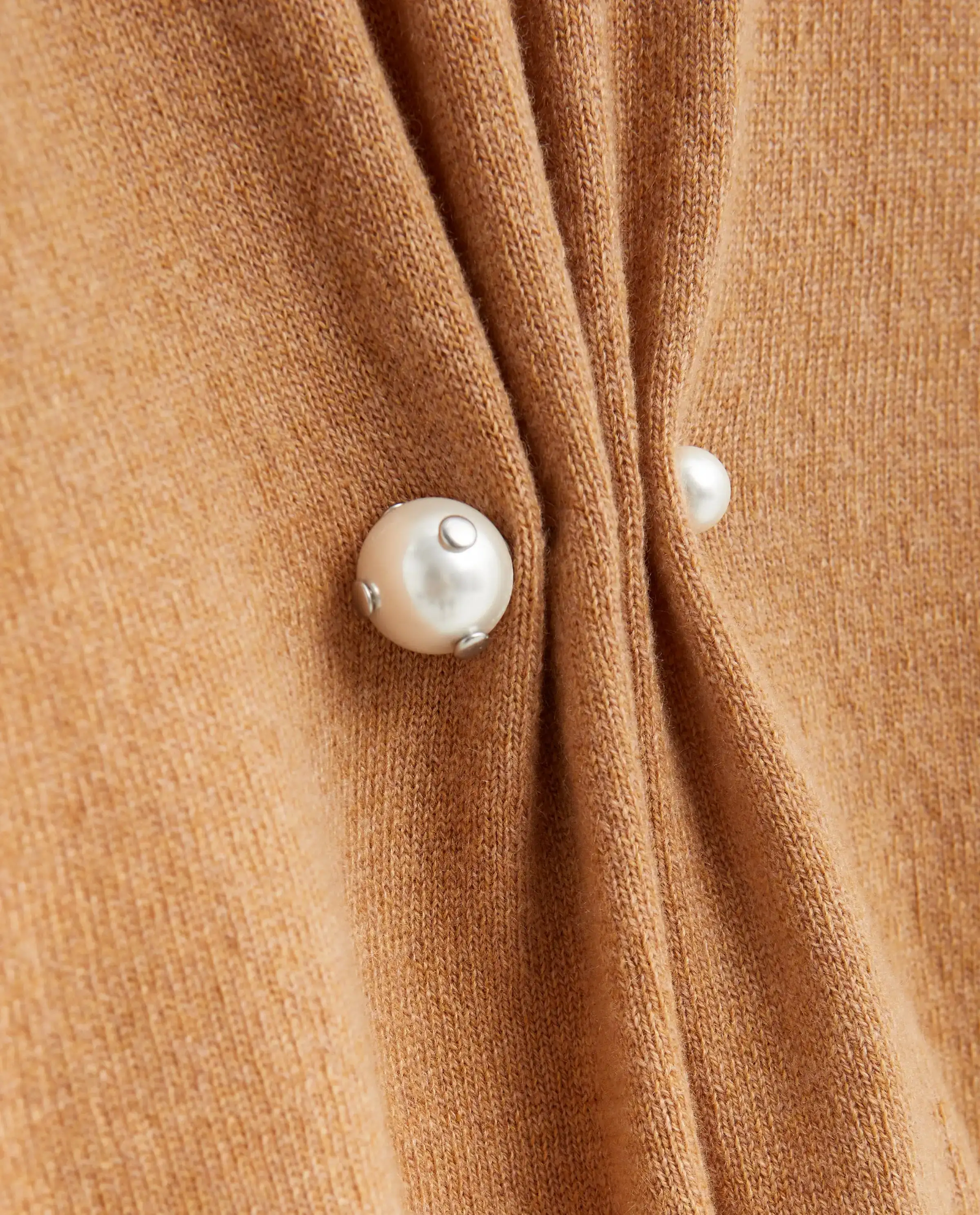 Kaszmirowy sweter z perłą - Image #3