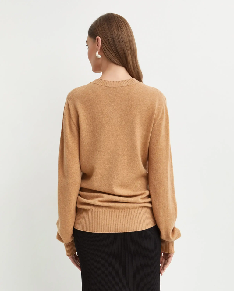 Kaszmirowy sweter z perłą - Image #1