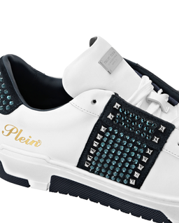 Białe sneakersy z ćwiekami - Image #2