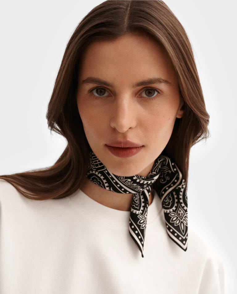 Czarna mini bandana z printem - Image #0