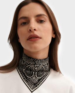 Czarna mini bandana z printem - Image #1