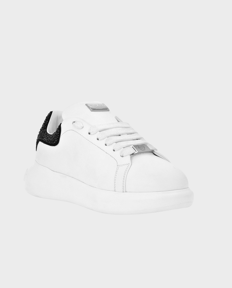Skórzane sneakersy z czarnymi kryształami - Image #1