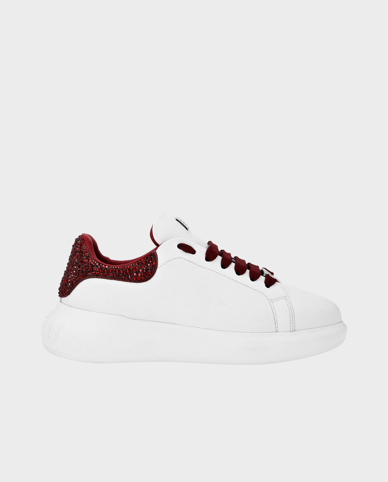 Skórzane sneakersy z czerwonymi kryształami - Image #0