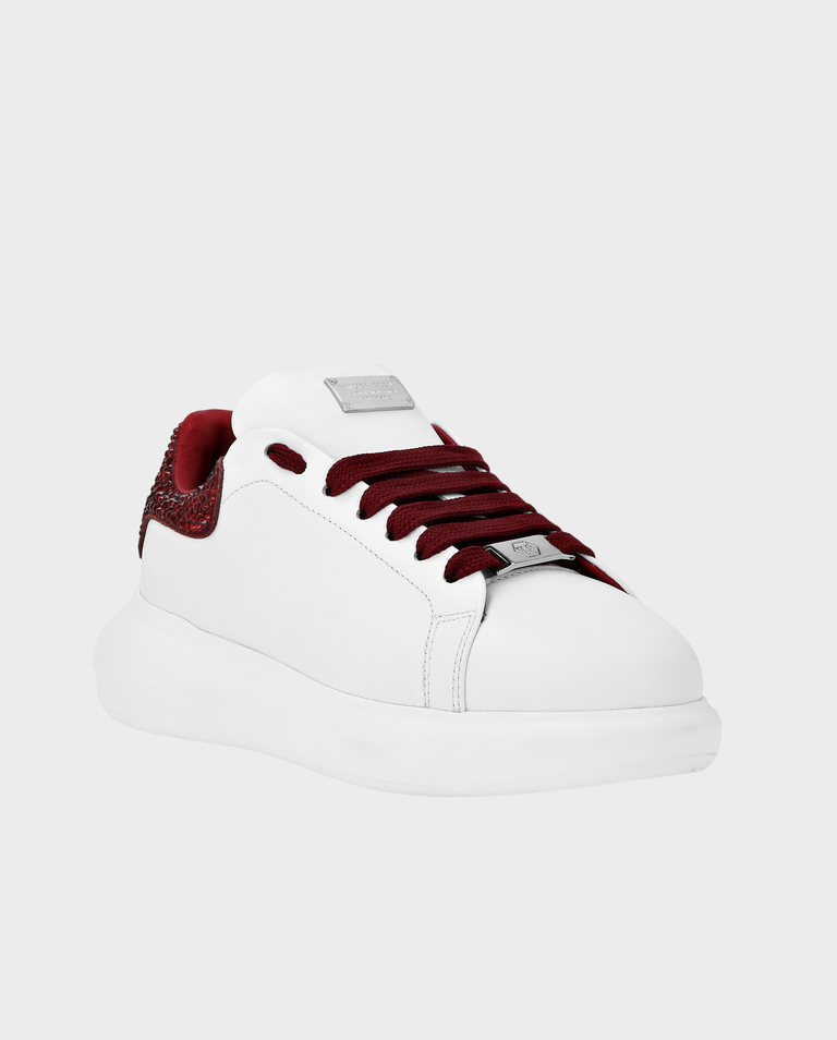 Skórzane sneakersy z czerwonymi kryształami - Image #1