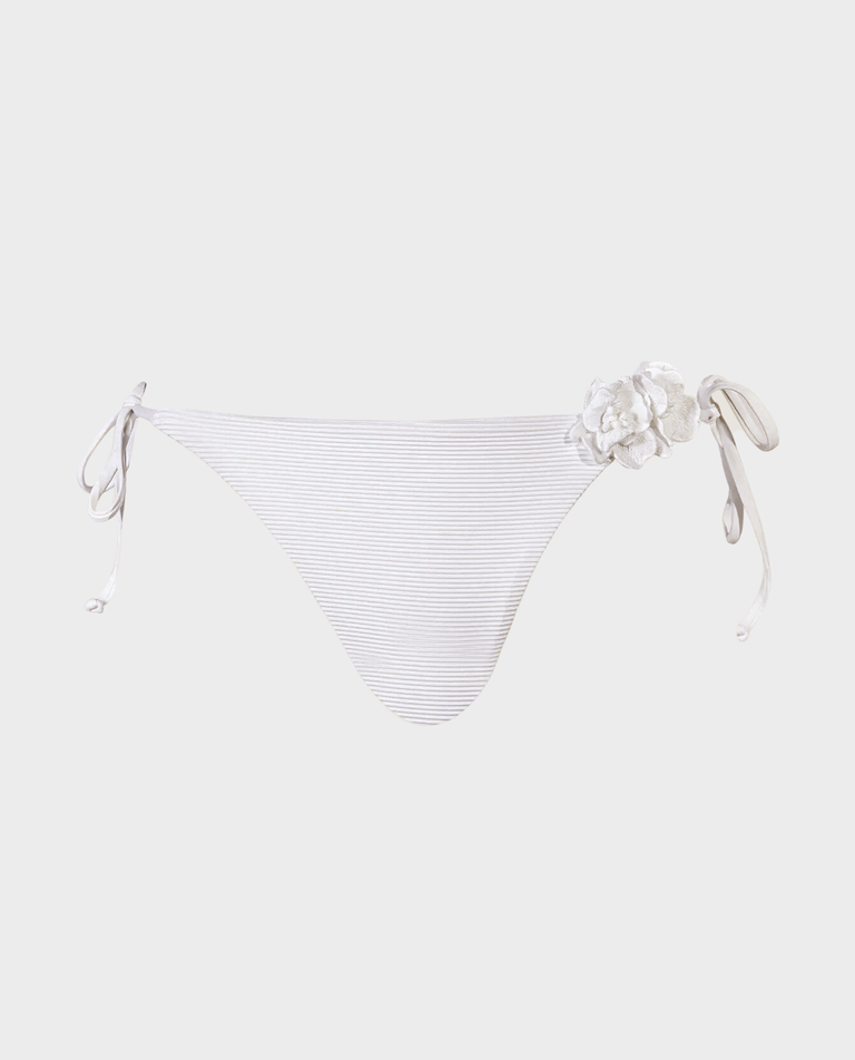 Biały dół od bikini z kwiatem - Image #1