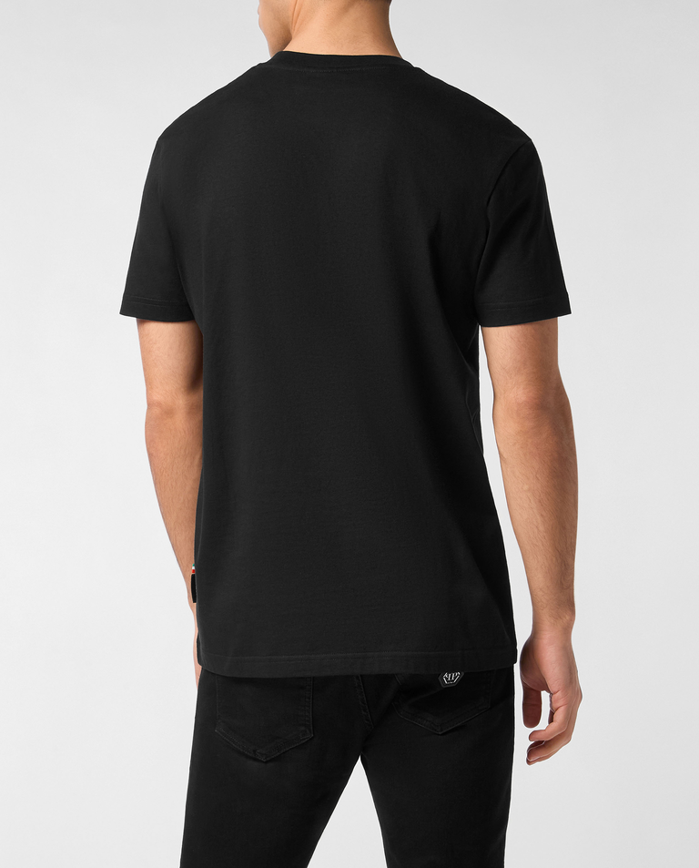 Czarny t-shirt z naszywką - Image #1