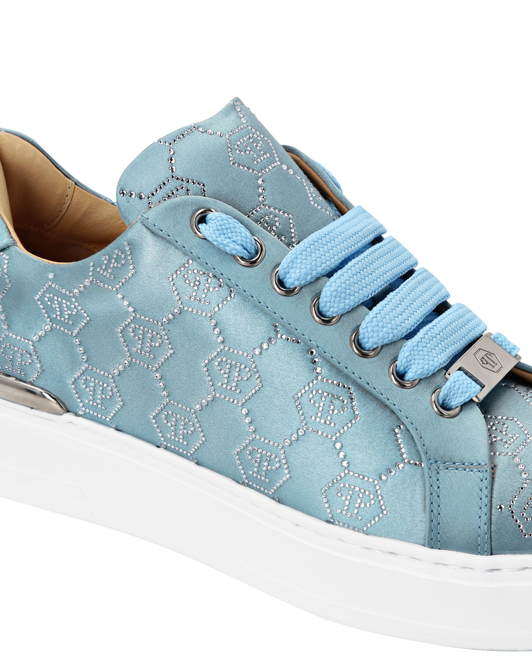 Błękitne sneakersy z ozdobnym monogramem - Image #3