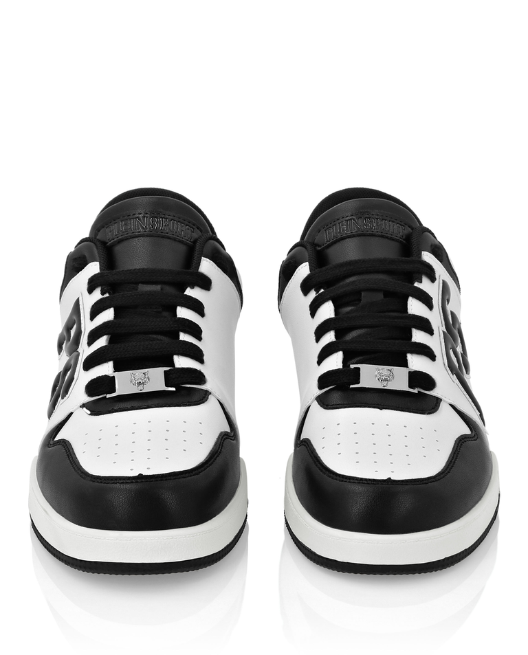 Czarno-białe sneakersy z logo - Image #7