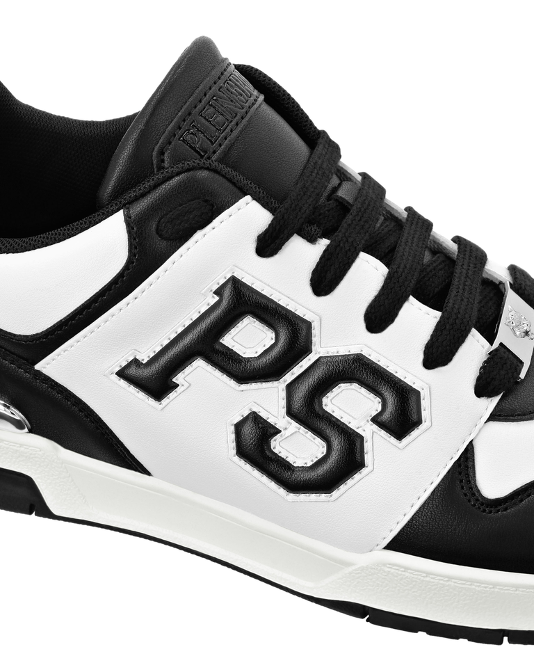 Czarno-białe sneakersy z logo - Image #8