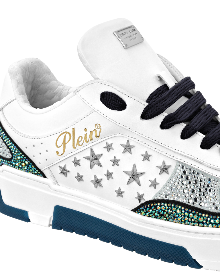 Biało-granatowe sneakersy Low Top z ćwiekami - Image #2