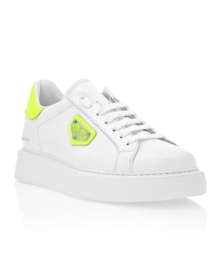 Białe skórzane sneakersy - Image #1