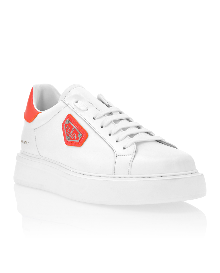 Białe skórzane sneakersy - Image #1