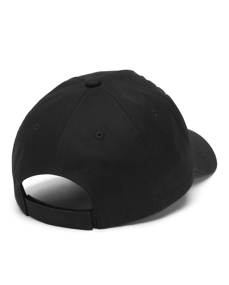 Czarna czapka z daszkiem