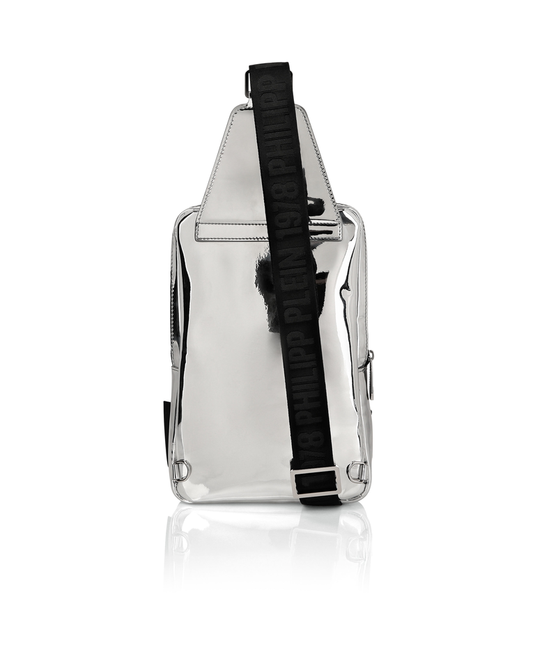 Srebrna torba z tłoczeniem