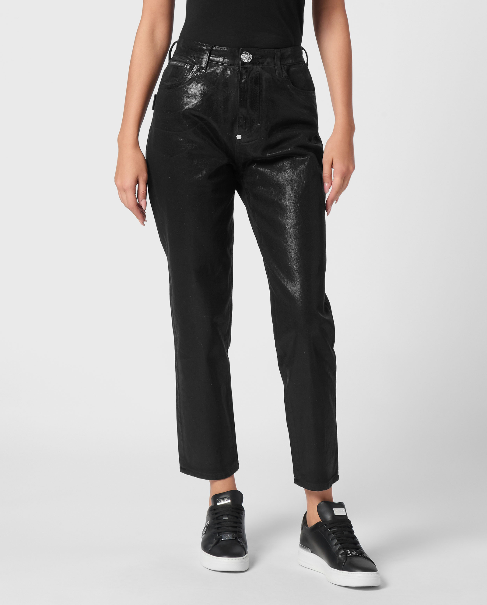 Czarne błyszczące jeansy Mom Fit - Image #0