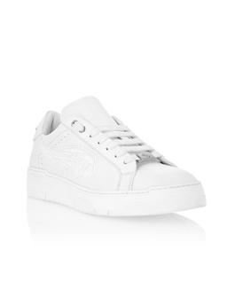Białe sneakersy Low Top z naszywką - Image #1