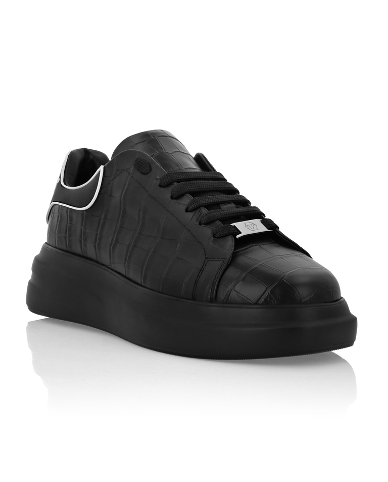 Czarne sneakersy z tłoczonej skóry - Image #1